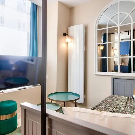 Cozy Apartement Historic Center Paris & Montmartre-3